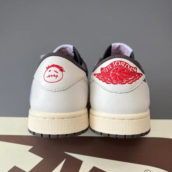 Travis Scott x Air Jordan 1 Retro Low OG Mocha - Picture 6 of 9